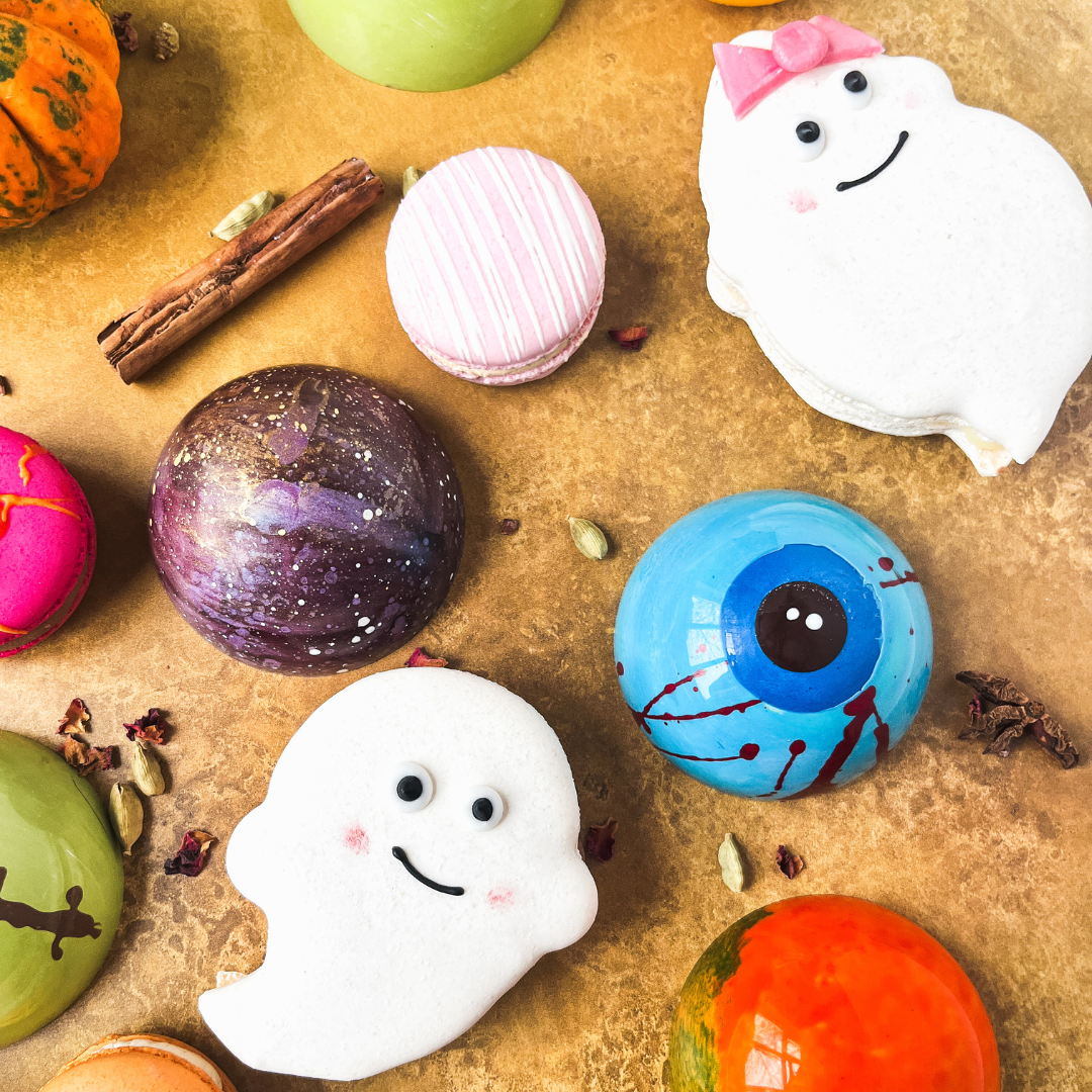 Halloween Macarons: Ghostly Gatherings