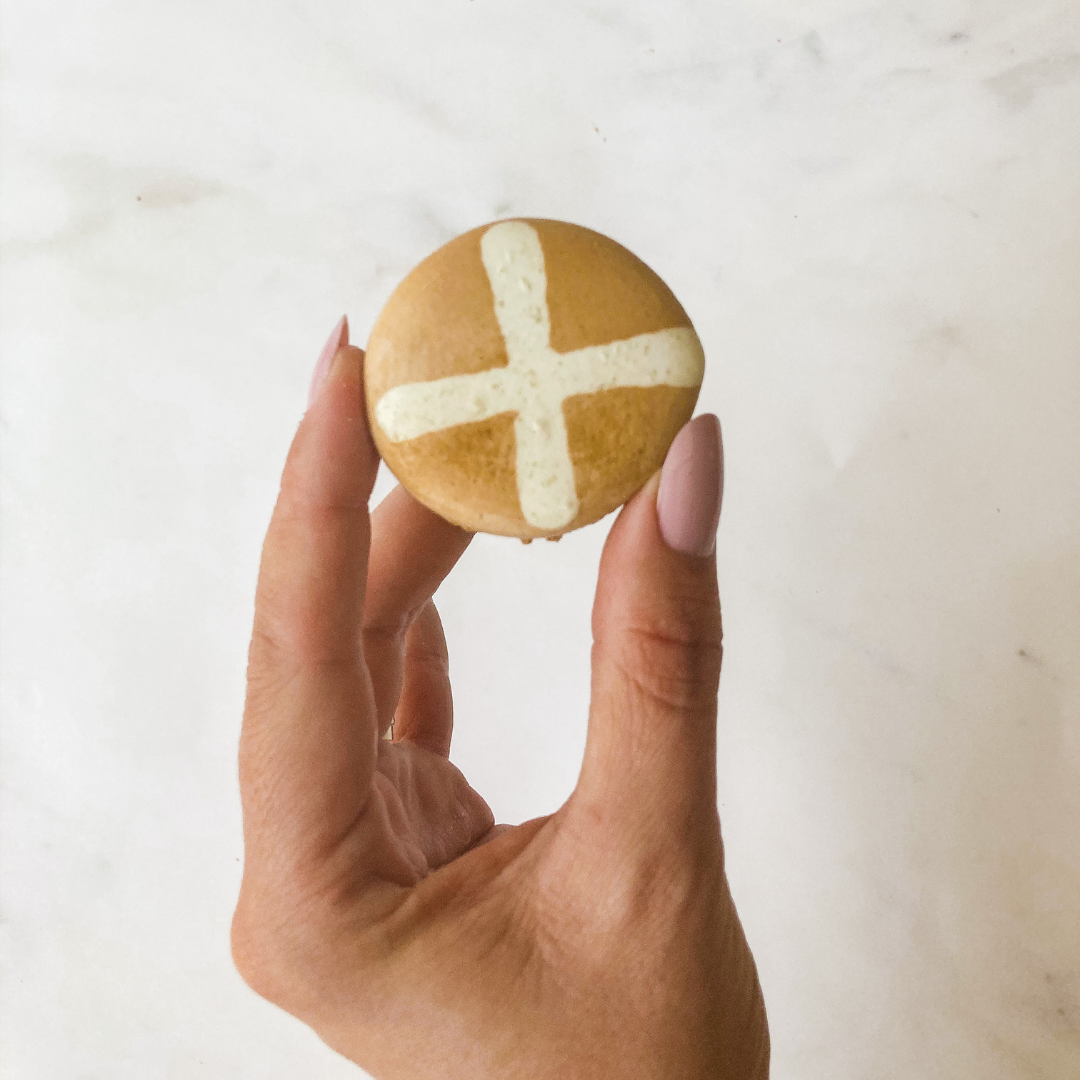 Easter Delight: Hot Cross Bun Macarons